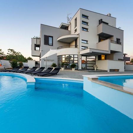 Apartments Menalo Затон Екстер'єр фото