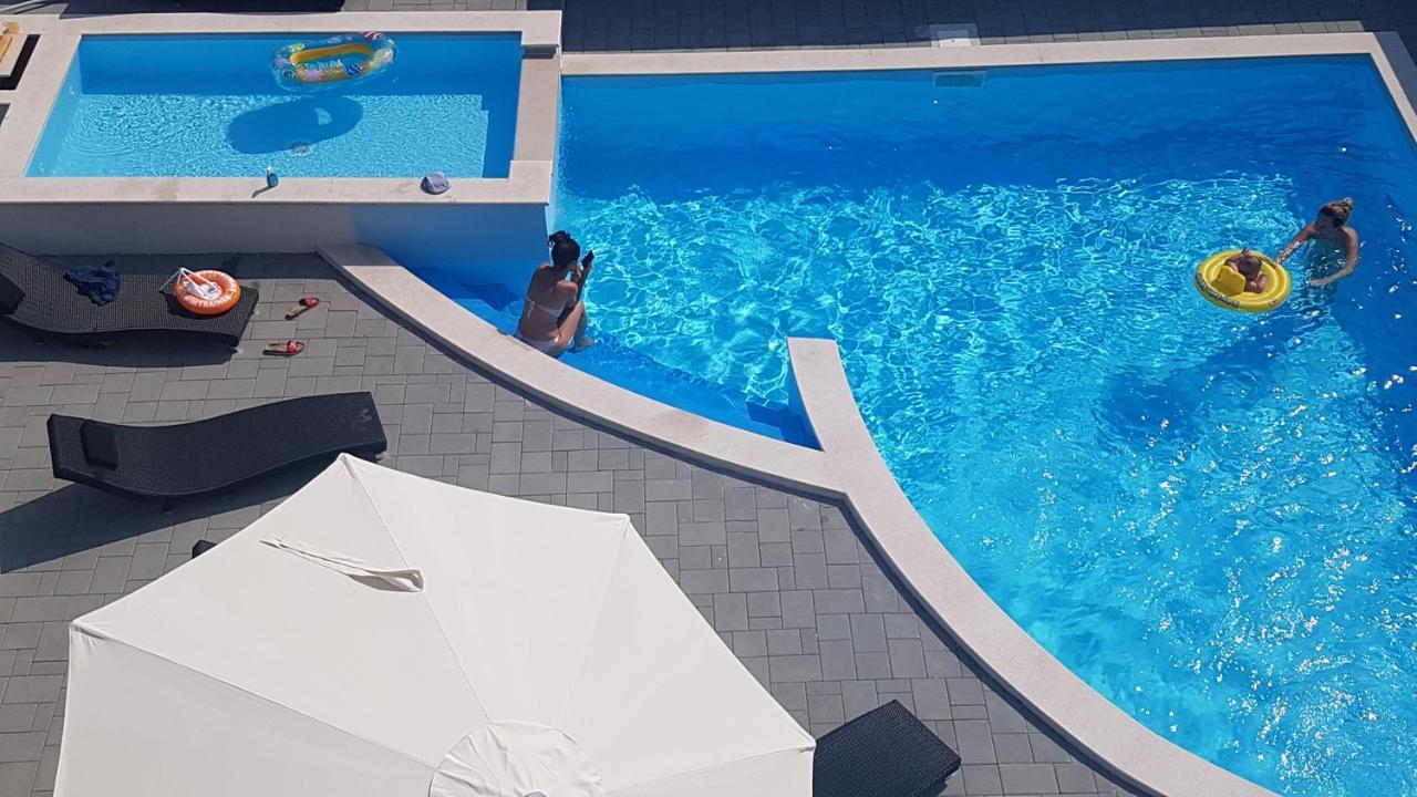 Apartments Menalo Затон Екстер'єр фото