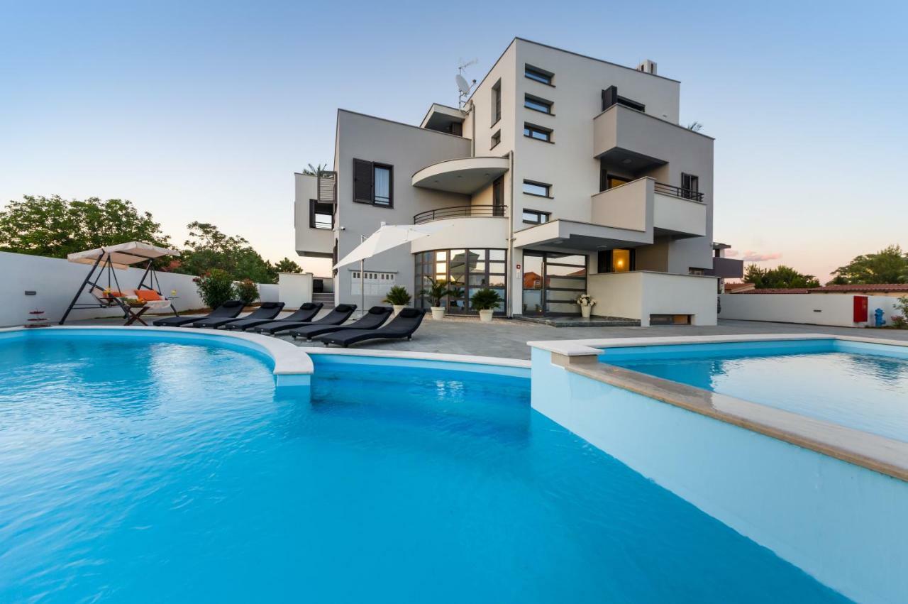 Apartments Menalo Затон Екстер'єр фото