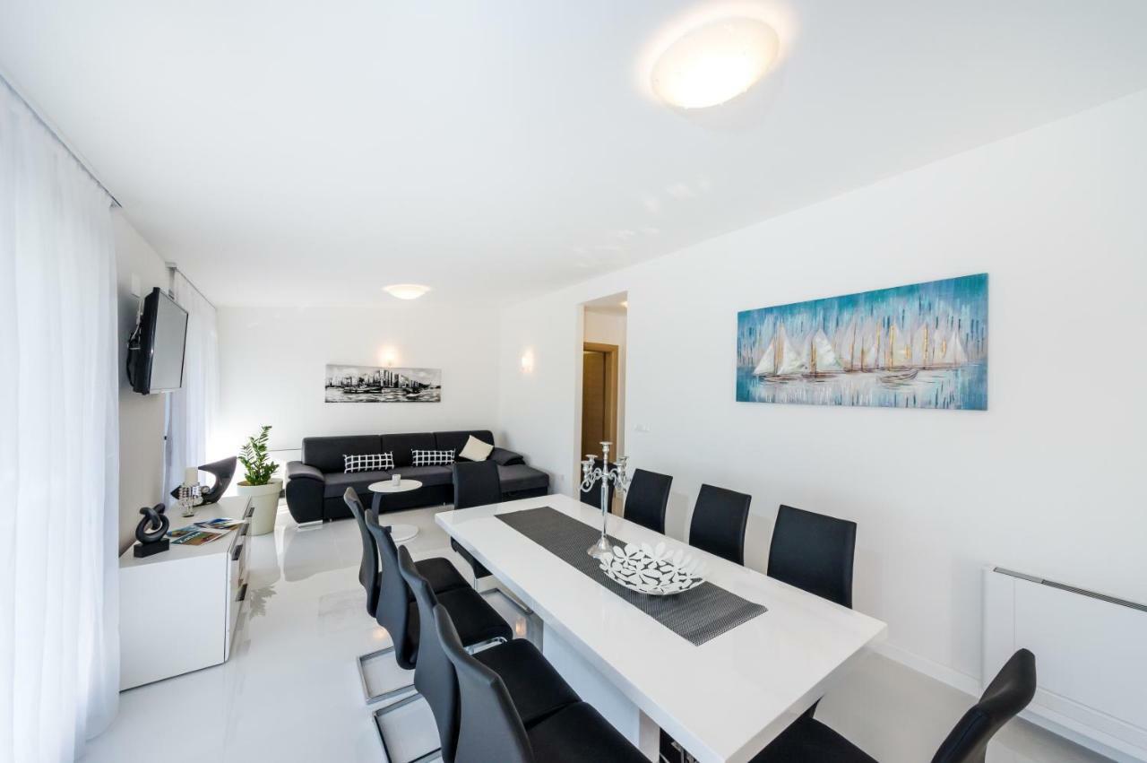 Apartments Menalo Затон Екстер'єр фото