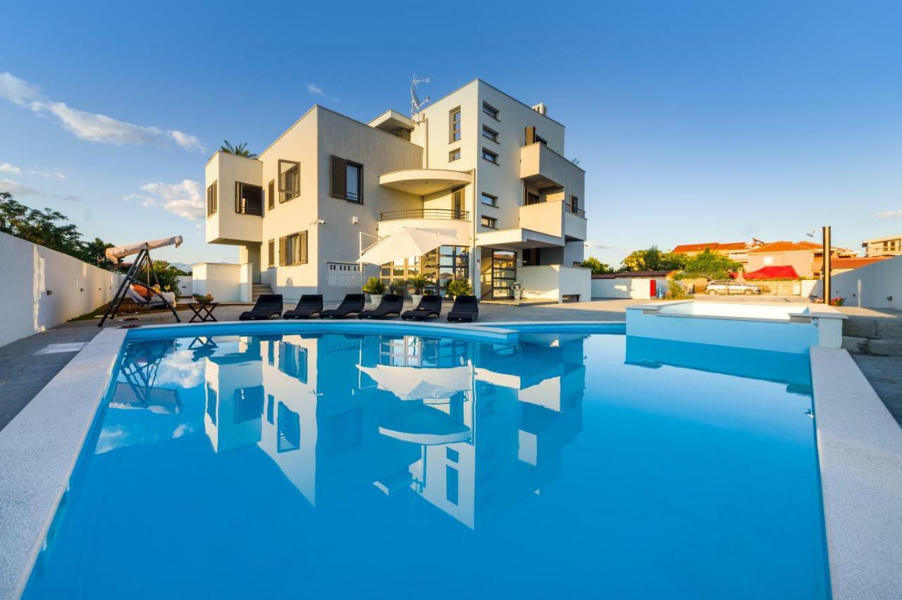 Apartments Menalo Затон Екстер'єр фото